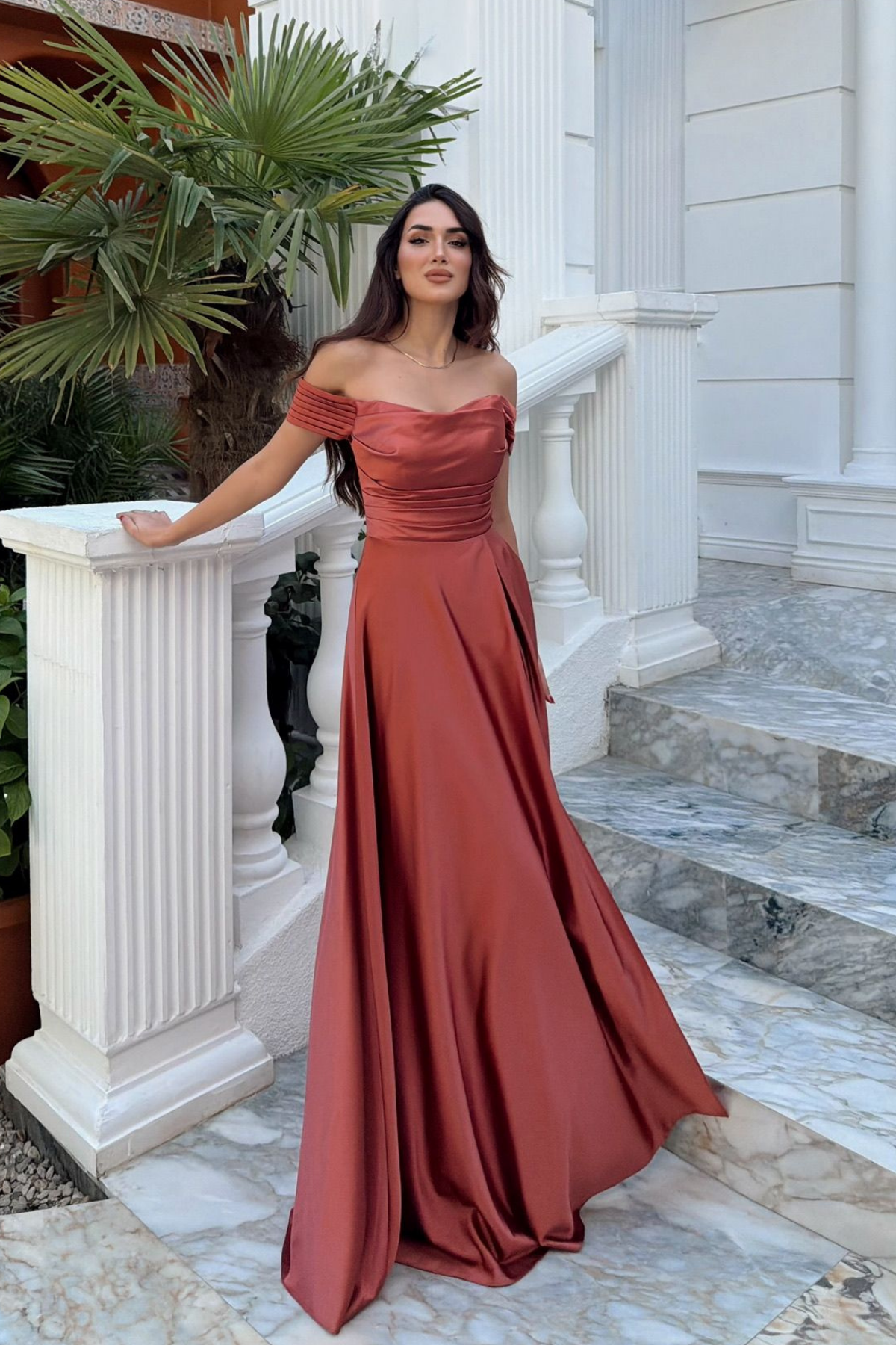 Kayık Yaka Yırtmaç Detay Saten Abiye 1038