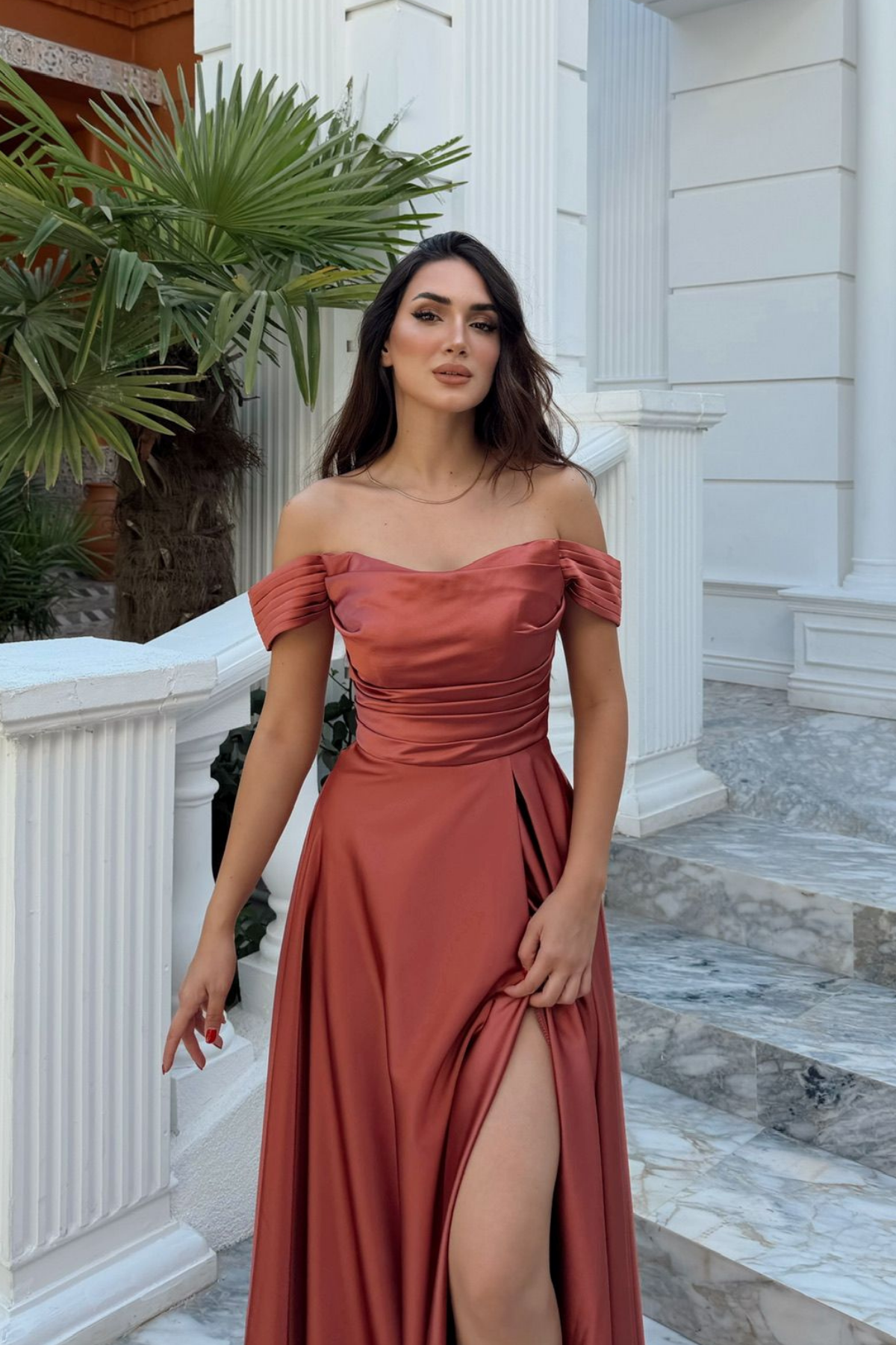 Kayık Yaka Yırtmaç Detay Saten Abiye 1038