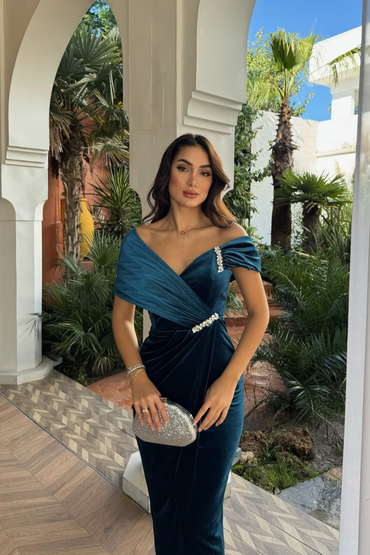 Felicia Omuz Taş Detay Kayık Yaka Kadife Abiye 9361 TURKUAZ