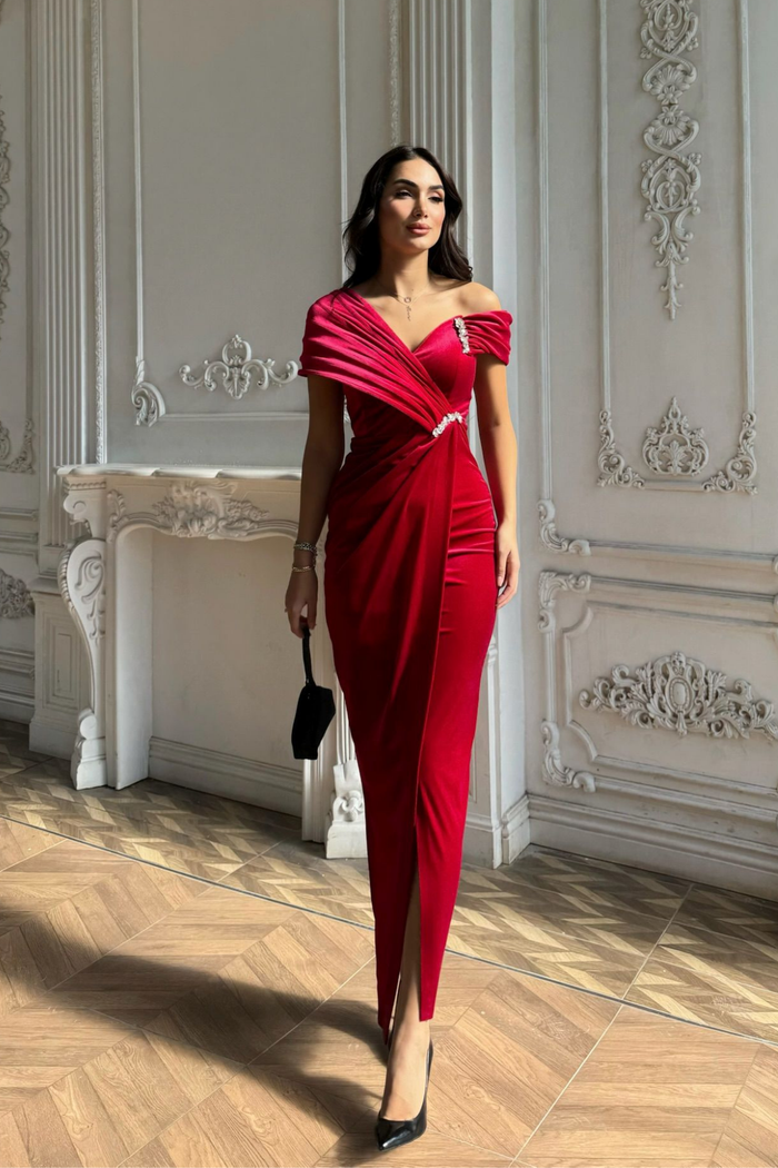 Felicia Omuz Taş Detay Kayık Yaka Kadife Abiye 9361 KIRMIZI