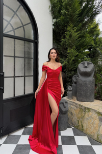 Stone Drape Yaka Yırtmaç Detay Kuyruklu Abiye 582553 KIRMIZI